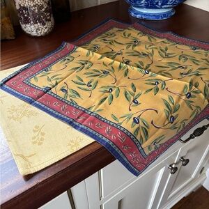 Set of 4 Placemats & Napkins